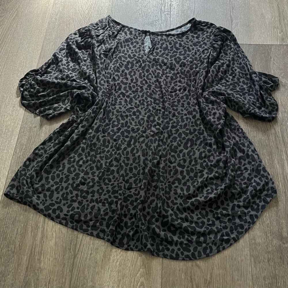 Torrid Leopard Print Ruched Sleeve Crepe Keyhole Back Blouse Size 5X - Picture 8 of 11